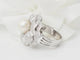 Bague 51 Bague Fleur en or blanc, perle de culture et diamants 58 Facettes 33405
