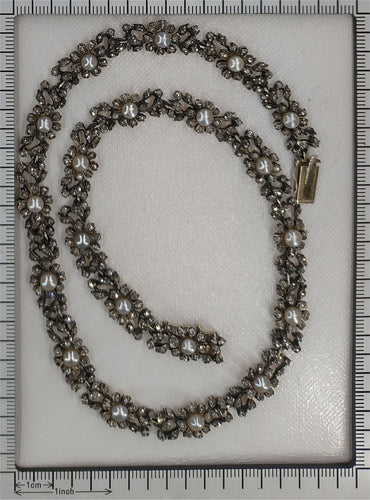 Collier Élégance victorienne : un tour de cou en diamants et perles d'une grâce intemporelle 58 Facettes 24086-0162