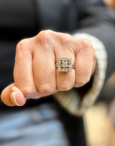 Bague 49 Bague ancienne forme carré en or blanc et diamants 58 Facettes