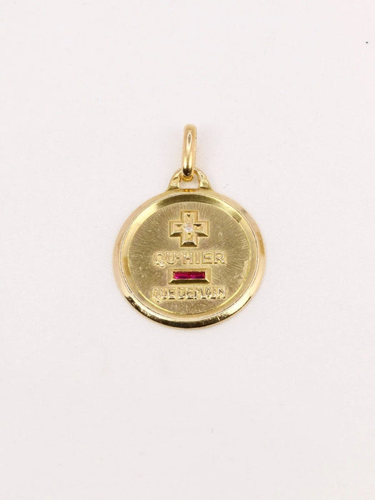 Pendentif Médaille amour Augis ronde Plus qu'hier moins que demain or jaune diamant rubis 58 Facettes J506