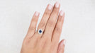 Bague 54 Bague marguerite en or blanc, saphir ovale et diamants 58 Facettes 32893