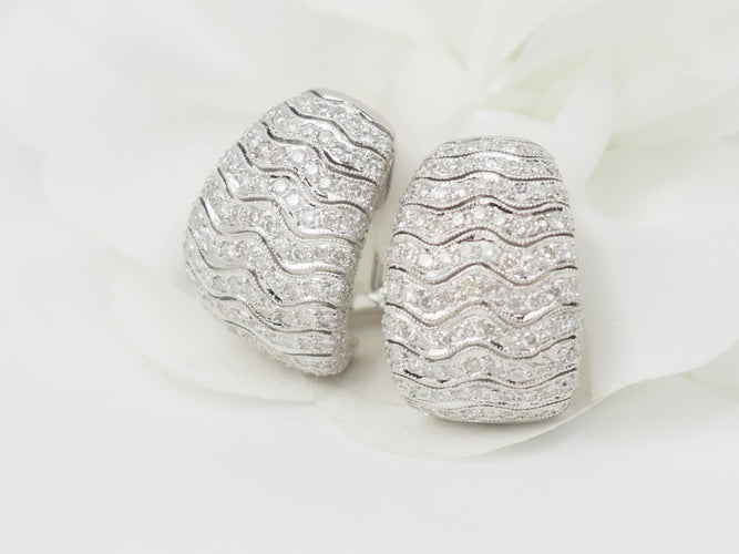 Boucles d'oreilles Boucles d'oreilles importantes en or blanc et pavage de diamants 58 Facettes 33113