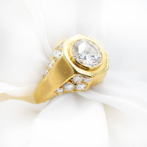 Bague 57 BULGARI - Bague vintage en or jaune, diamant central de 1,76 ct. 58 Facettes