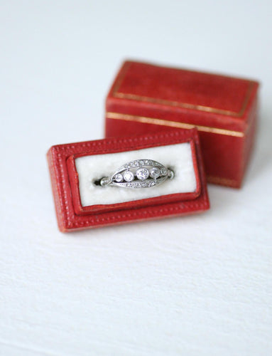 Bague 50 Bague Art Déco Bandeau Diamants sur Platine 58 Facettes