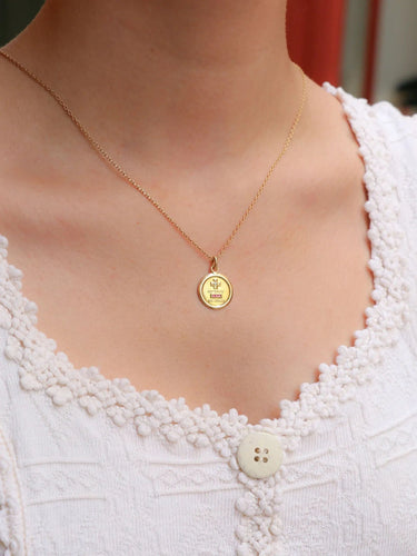 Pendentif Médaille amour AUGIS ronde Plus qu'hier moins que demain or jaune rubis diamant 58 Facettes J635