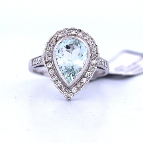 Bague 54 Bague en or blanc avec aigue-marine et diamant 58 Facettes