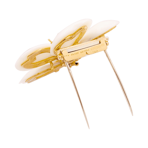 Broche Van Cleef & Arpels "Rose de Noël" or jaune, corail blanc, diamants. 58 Facettes 34134