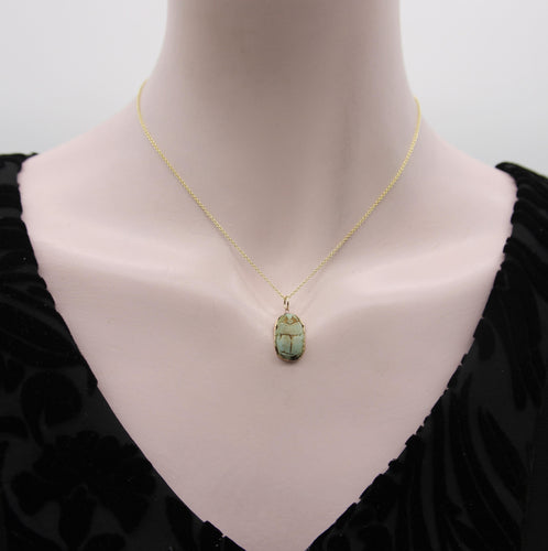 Pendentif Pendentif scarabée en faïence turquoise de style néo-égyptien avec monture en or 14 carats 58 Facettes A2003O