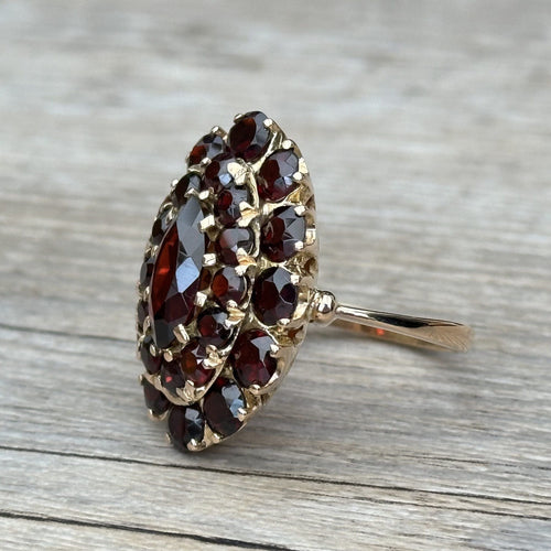 Bague 59 Bague marquise en or rose, grenats 58 Facettes 281