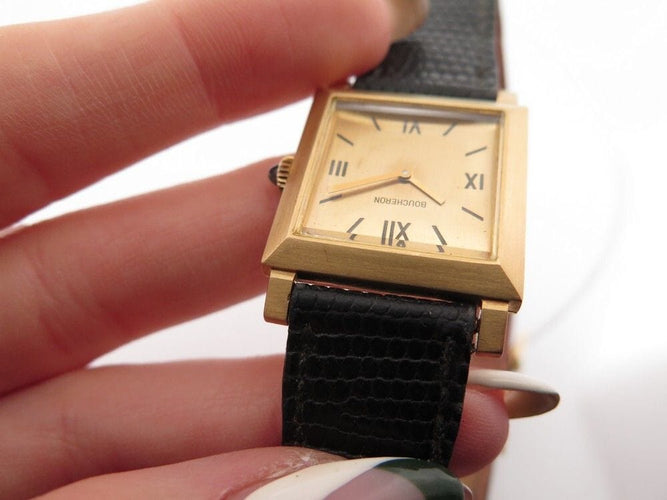 Montre vintage montre BOUCHERON carre 24 mm or jaune lezard mecanique 58 Facettes 258880