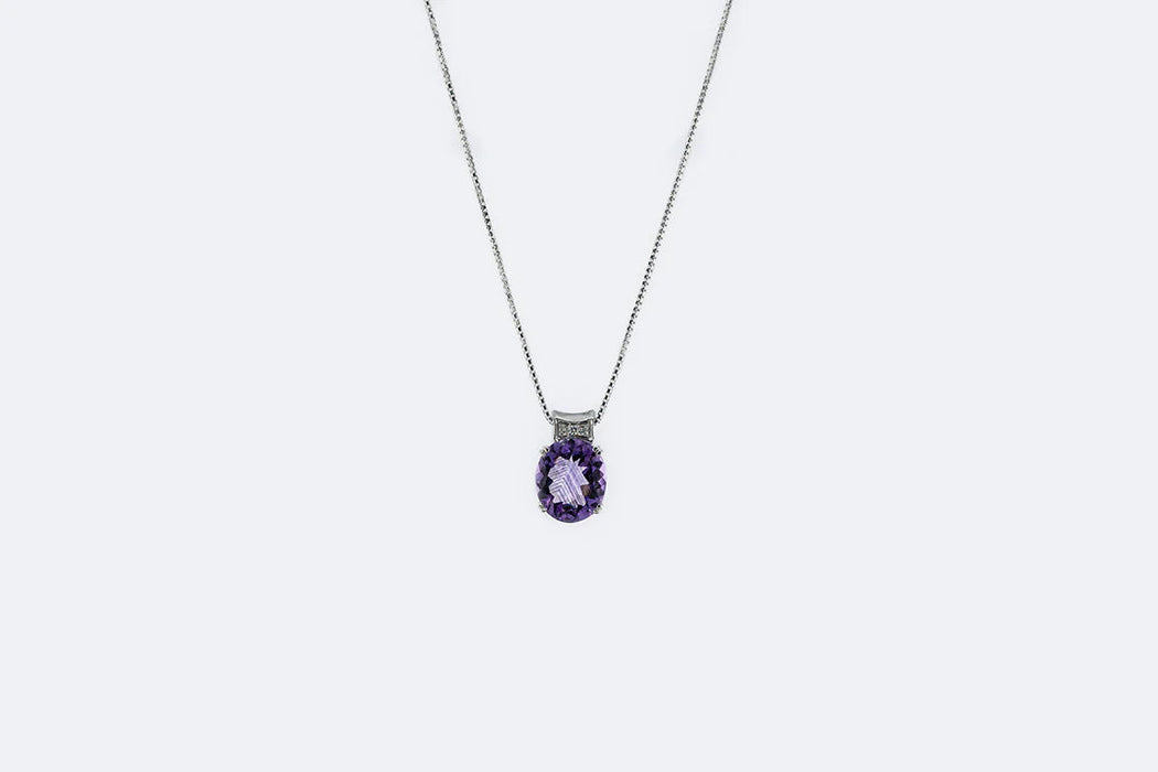 White gold necklace with amethyst and diamond