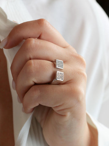 Bague 54 OMEGA Bague chevalière My Choice or blanc diamants 58 Facettes 1038.2