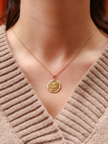Pendentif Médaille amour Augis ronde Plus qu'hier moins que demain or jaune diamant rubis 58 Facettes J517