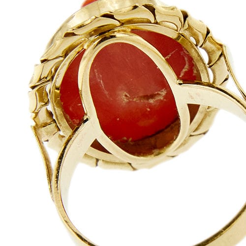 Anello in oro giallo cammeo con corallo 