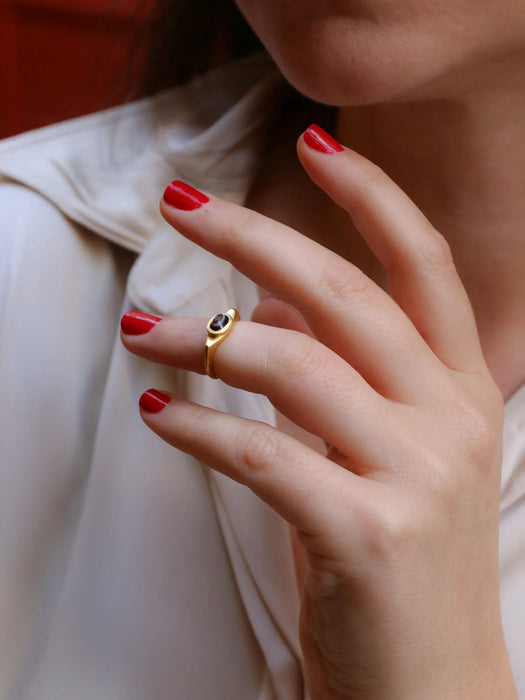 Ring on agate depicting Athena in profile