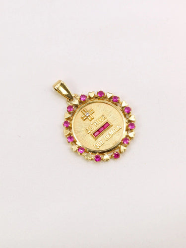 Pendentif AUGIS - Médaille Amour entourage coeur rubis Plus qu’hier moins que demain or jaune diamant rubis 58 Facettes J465