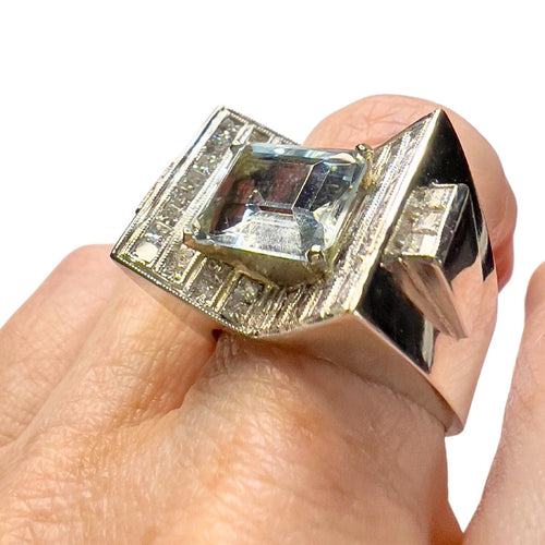 Bague Bague style chevalier en platine avec aigue-marine 58 Facettes CH55