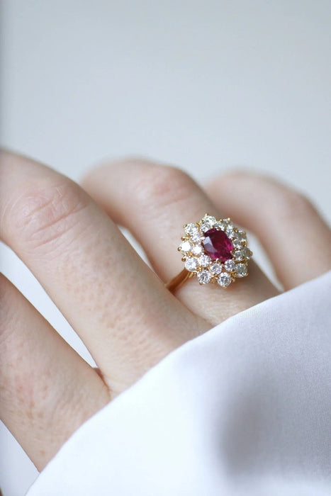 Bague Bague marguerite rubis entourage diamants 58 Facettes