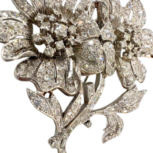 Broche BROCHE DE STYLE RÉTRO PÉRIODE 1945-1950 avec DIAMANTS 8,64 ct 58 Facettes A2683