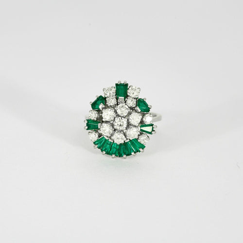 Bague 52 Bague panier ancienne en en or blanc 18K, diamants et émeraudes baguettes. 58 Facettes