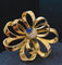 około 1955 r. duży klips z dekoracją kwiatową z żółtego złota, szafirów i diamentów