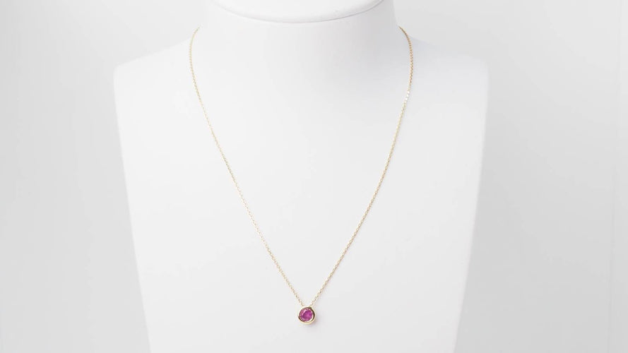 Collier Collier solitaire en or jaune et rubis 58 Facettes vlfr6043