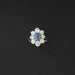 Bague 54 Bague marguerite en or blanc, saphir Ceylan naturel et diamants. 58 Facettes