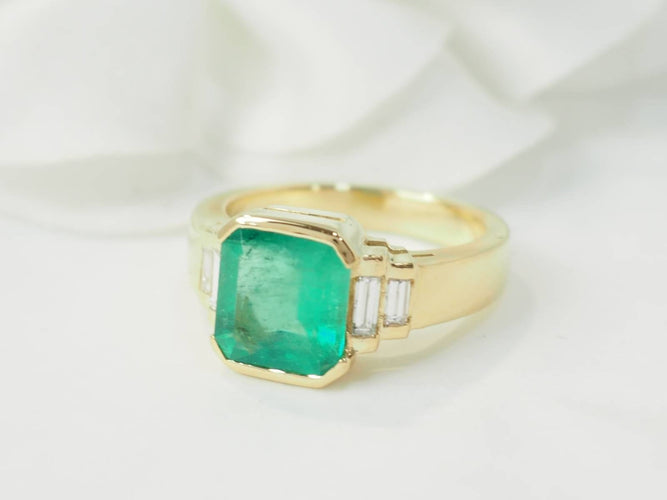 Bague 52.5 Bague en or jaune, émeraude et diamants 58 Facettes 33540