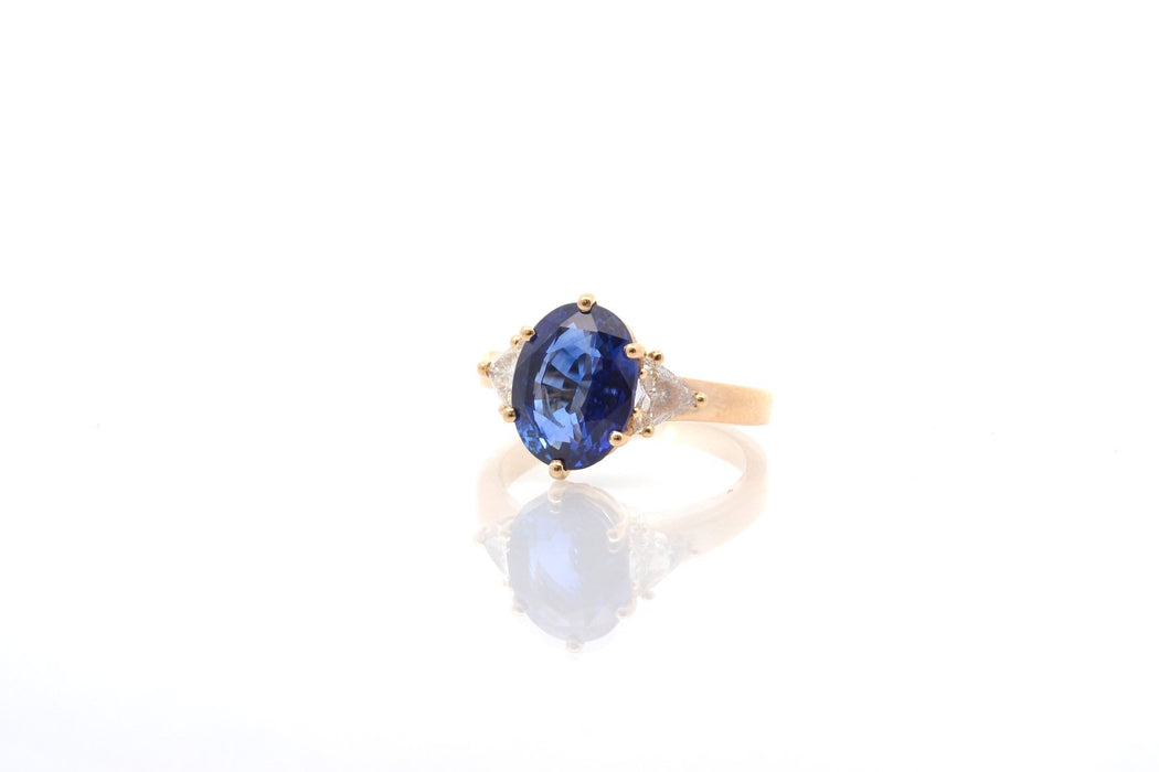 Koningsblauwe saffierring 5,67 ct diamanten