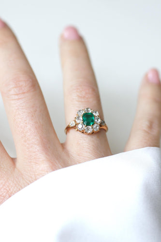 Bague 54 Bague Marguerite or rose, émeraude colombienne et diamants 58 Facettes