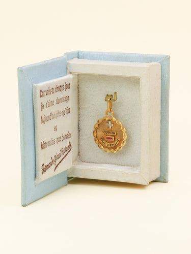 Pendentif Medaille Amour Augis Plus hier Moins Demain, Ecrin d'origine, New Old Stock 58 Facettes 1194.2