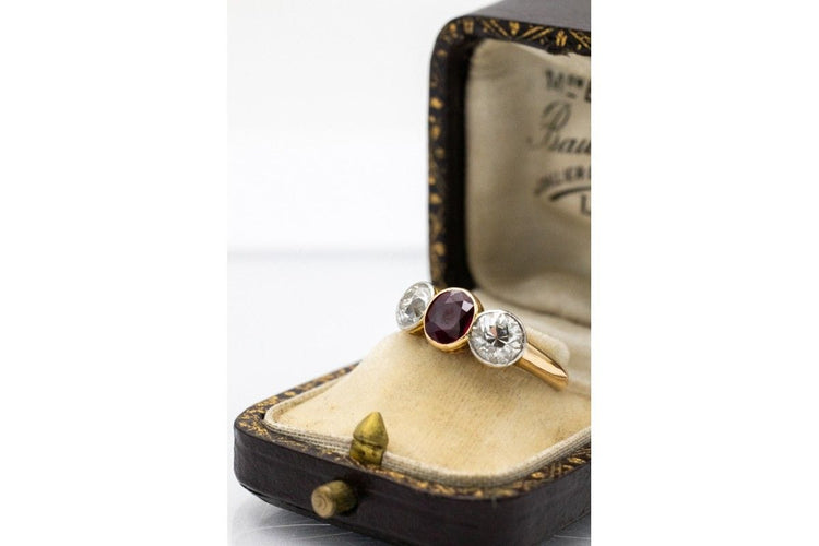 Bague 53 Bague en or jaune et platine ornée d'un rubis et de diamants taille brillant ancien (1,80 ct). 58 Facettes 11210