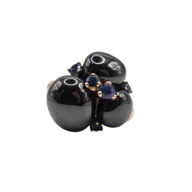 52号戒指，型号CAPRI，18K黄金镶嵌蓝宝石，由Pomellato 58 Facettes签名。