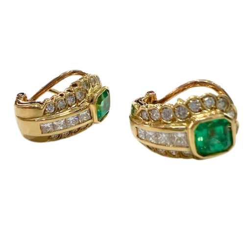 Boucles d'oreilles Boucles d'oreilles au design contemporain en or avec diamants et émeraude 58 Facettes Q289B