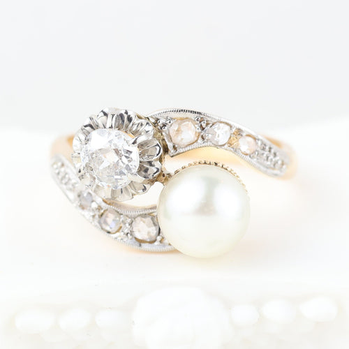 Bague Bague vintage toi et moi en or jaune 18 carats, sertie de diamants et ornée d'une perle. 58 Facettes 134237