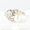 Bague Bague vintage toi et moi en or jaune 18 carats, sertie de diamants et ornée d'une perle. 58 Facettes 134237
