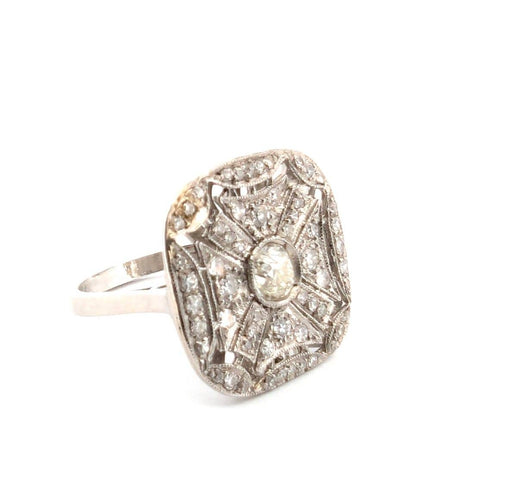 Bague 56 Bague en platine avec diamant central et diamants environnants 58 Facettes