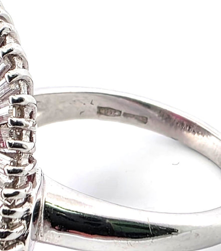 Bague 52 Bague en or blanc avec rubis et diamants 58 Facettes