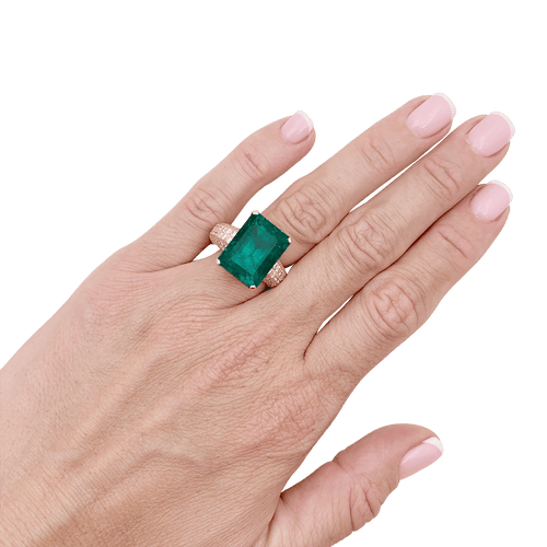 Bague 54 Bague émeraude, diamants, or jaune. 58 Facettes 34711