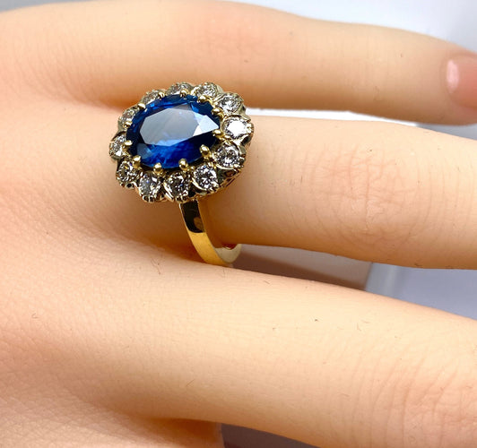 Bague 50 Bague marguerite en or jaune 18 carats, saphir 3,50 carats et diamants 58 Facettes AB548