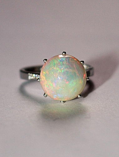 Bague 51 Bague en or blanc Opale et diamants 58 Facettes 585