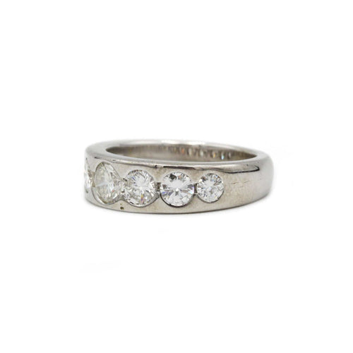 Bague 54 Bague - Or blanc et diamants 58 Facettes 1063