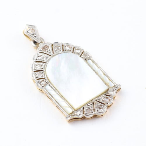 Pendentif Pendentif ancien en or jaune 18 carats avec diamants taille rose et nacre 58 Facettes 133010