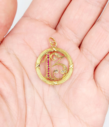 Pendentif Pendentif chiffre 13 or jaune, rubis et diamants taille rose (circa 1910) 58 Facettes A06108