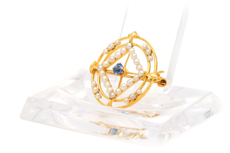 Broche Broche en or jaune sertie d'un saphir et de perles 58 Facettes 22301