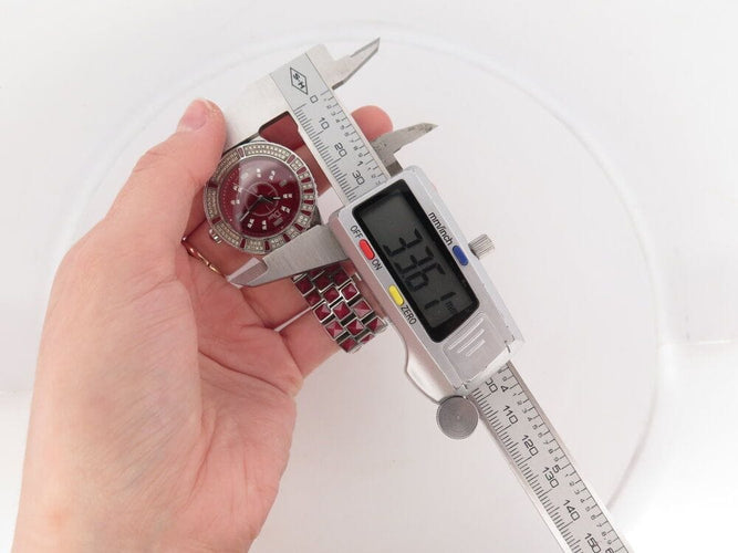 Montre montre CHRISTIAN DIOR christal cd11311h diamants 33mm acier quartz 58 Facettes 265950