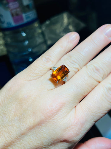 Gullring, Spessartitt-granat på 6,40 ct, 6 diamanter