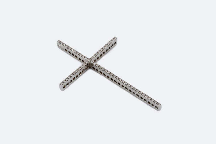 Pendentif Oro Bianco Pendentif croix en or blanc avec diamants 58 Facettes CND50