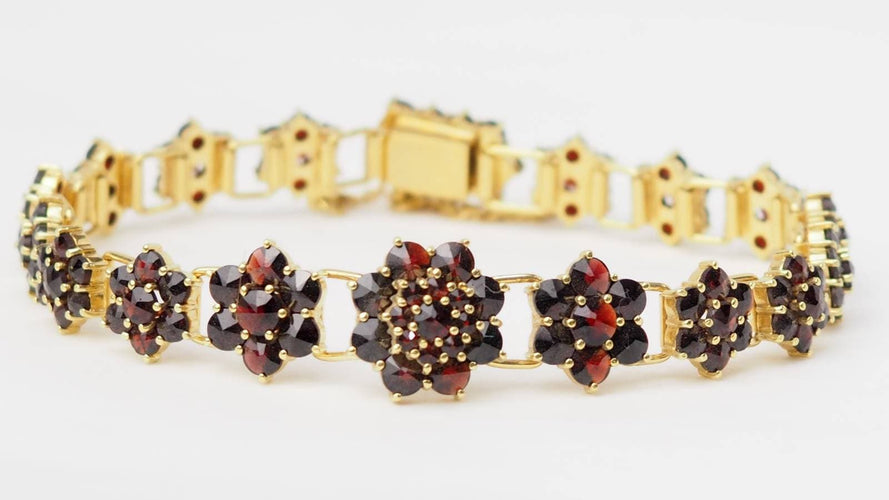 Bracelet Bracelet vintage en or jaune et grenat 58 Facettes 29414