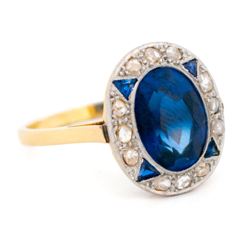 Platyna i żółte złoto, diament, pierścionek z klastrem szafirów Verneuila 